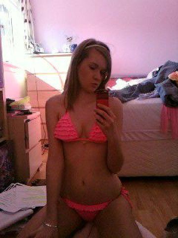 Self shot teen shows tanned body. Stolen pics