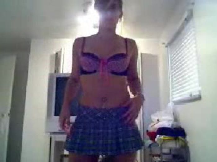 School Chick Rubbing Her Cunt