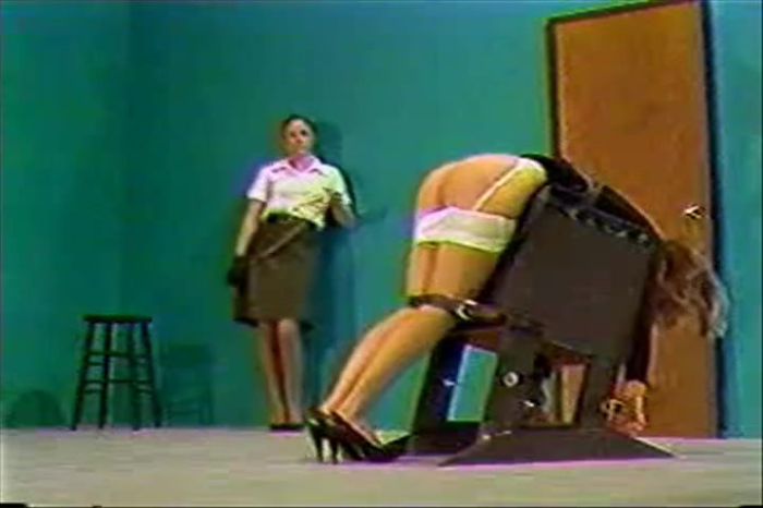 Девушки наказывают девушек. Микс.