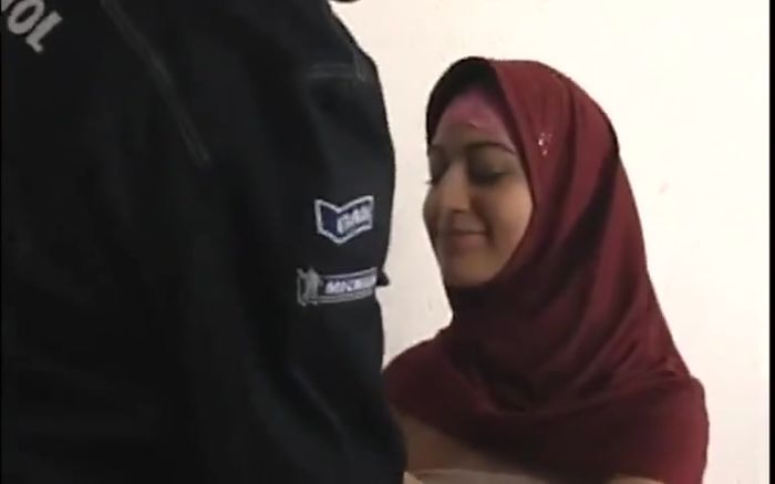 Отсосала и дала в зад