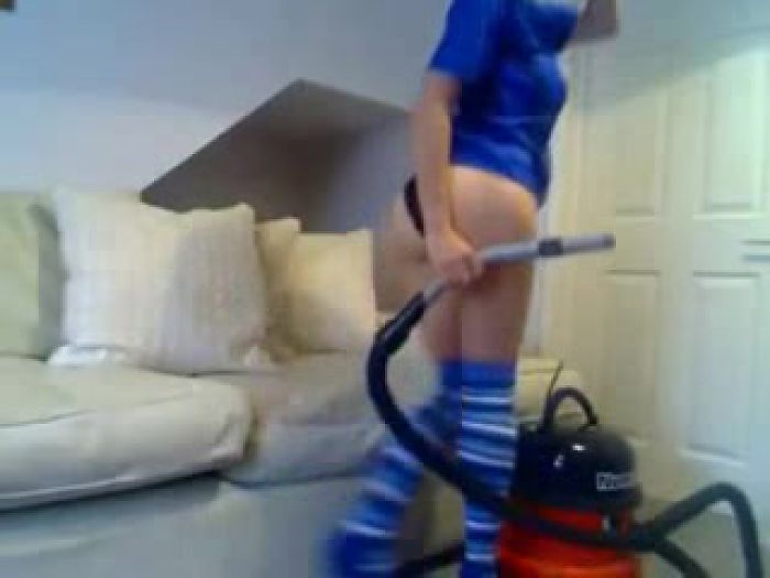 Kelly Hart vacuums (Clean masturbation)