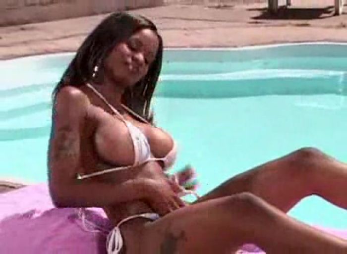 Big Titty Caramel Loves Herself