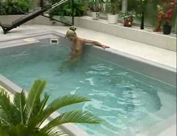 Solo bitch loves water and gym