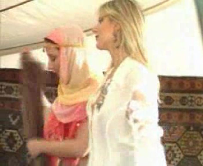 Lesbos in marocan decore