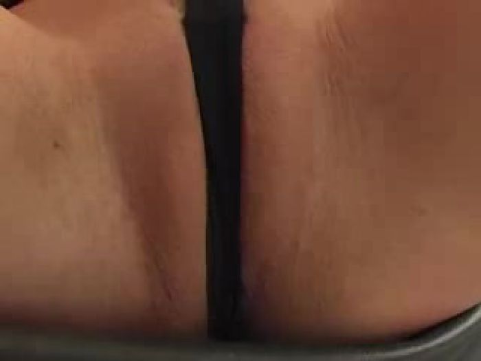 соблазнительная брюнетка