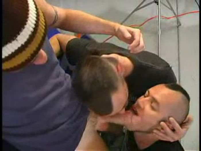 им нравится сосать  вдвоем