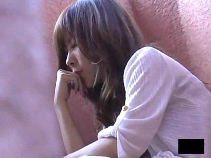 Подглядываем за японочкой