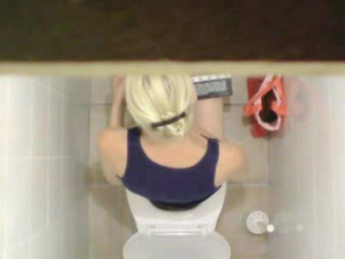 masturbation dans les toilettes au travail