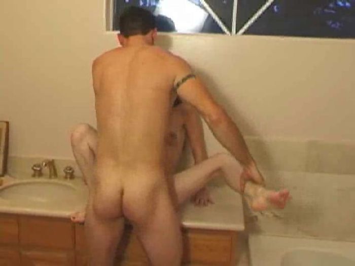 Отдалась на столе