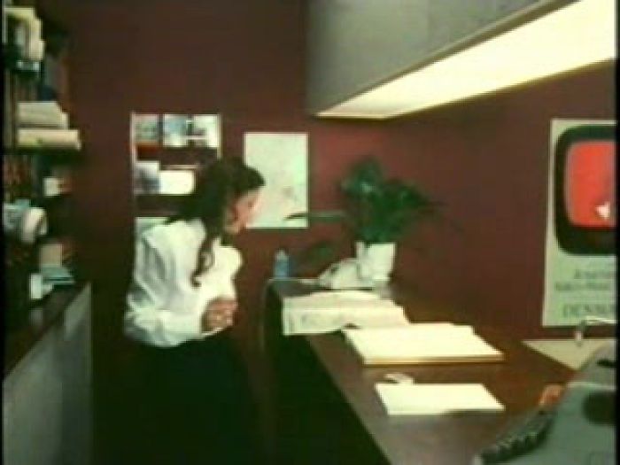 Возбужденная служанка