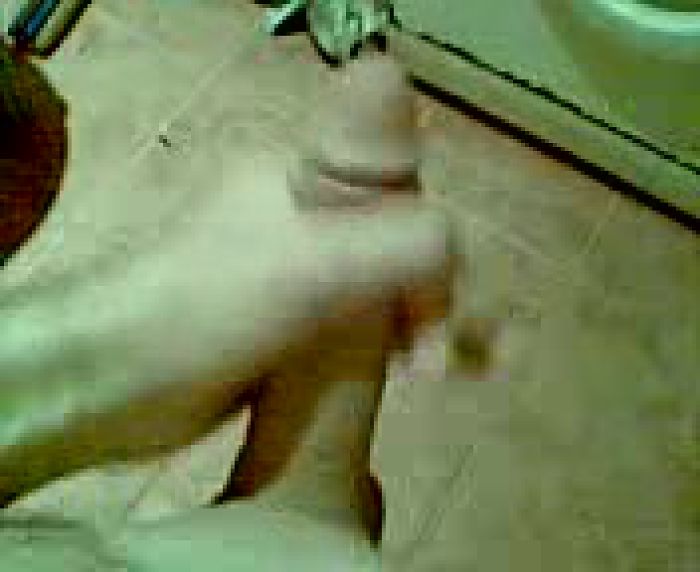 Чуть капнул