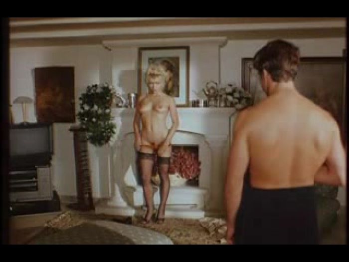 Выпер служанку