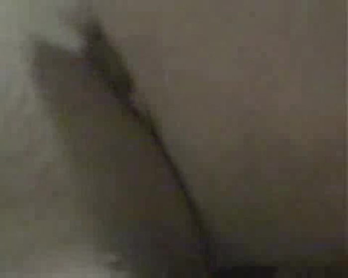 Girlfriend dykes out