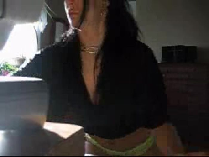 Перед вебкамерой