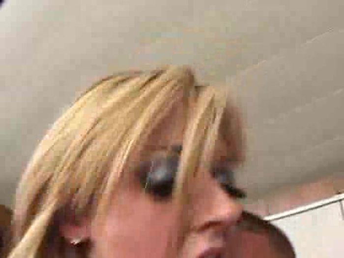 Одновременно в две дырки