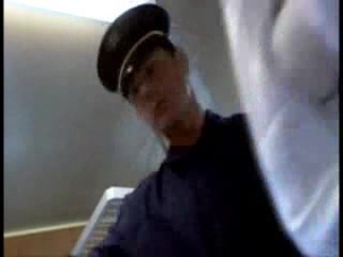 Секси чики трахнули двое в поезде